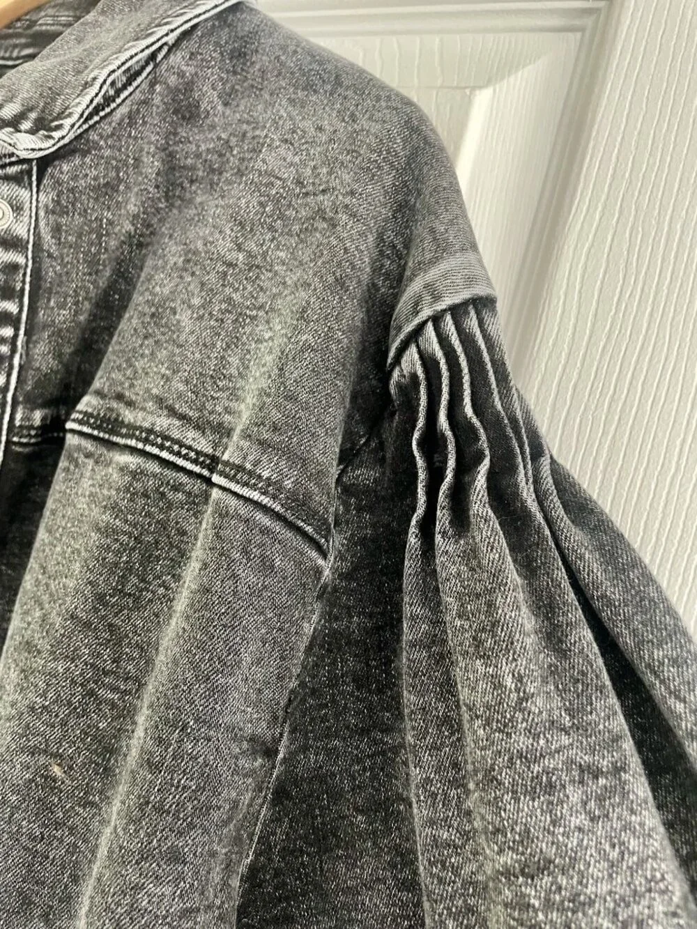 Avec Les Filles Ruched Sleeve Denim Jacket – Black Acid Wash (Size M) - Picture 3 of 8